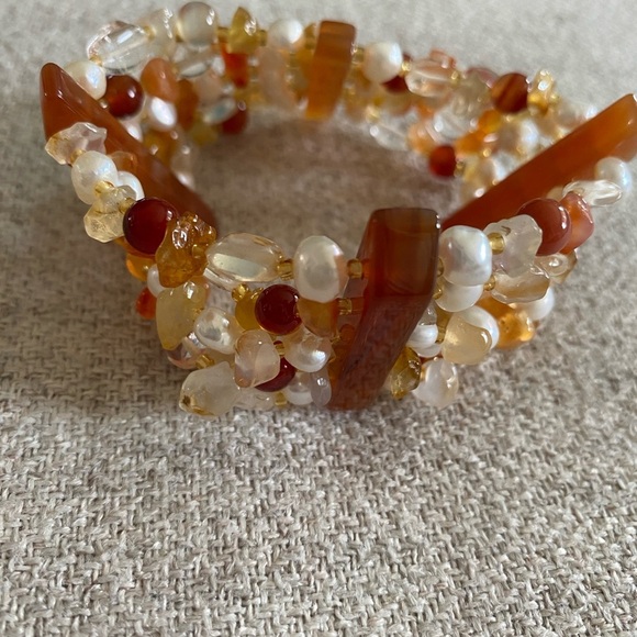 Elegant Multi-Stone Bracelet with Carnelian, Quarts and Pearls - Picture 2 of 2